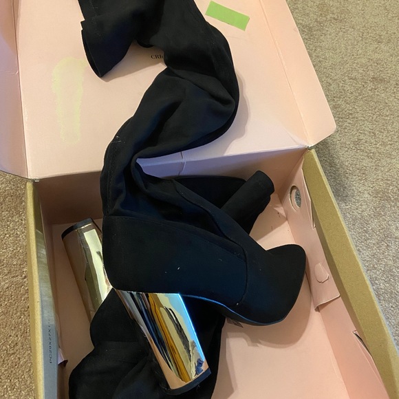 Charolette Rouse Knee High Gold Heel Boots - Picture 2 of 4